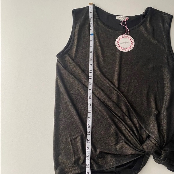 Umgee top size small (runs big) - Picture 11 of 12
